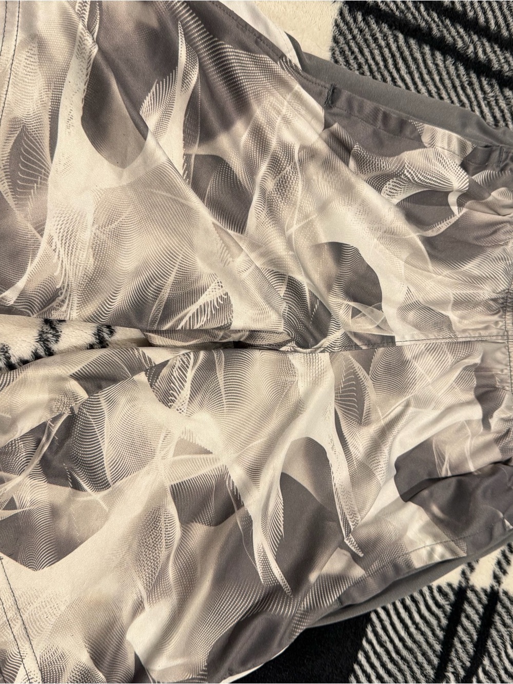 DSG Gray & Cream Abstract Athletic Shorts